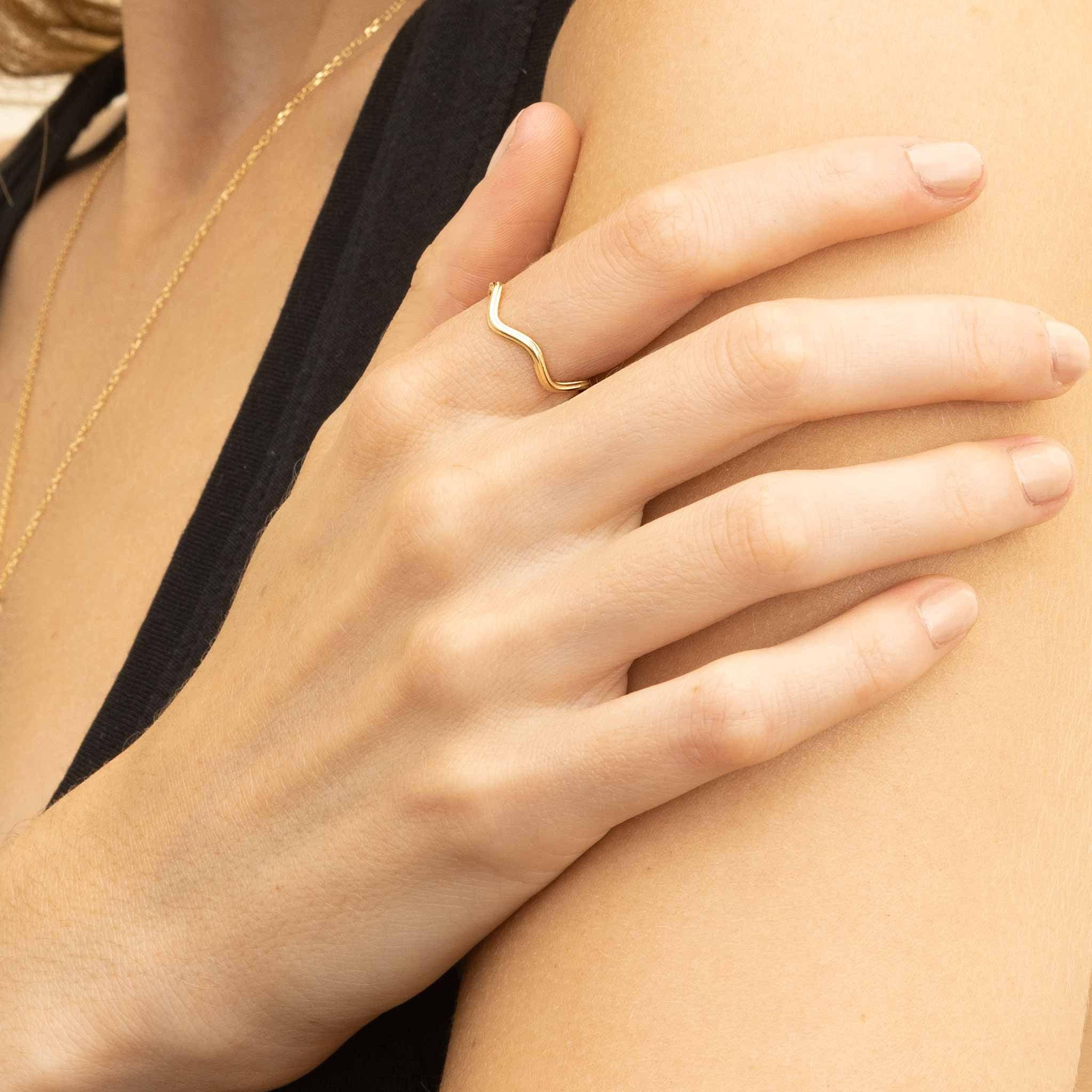 Stunning Curve Appeal Ring - Elevate Your Style.