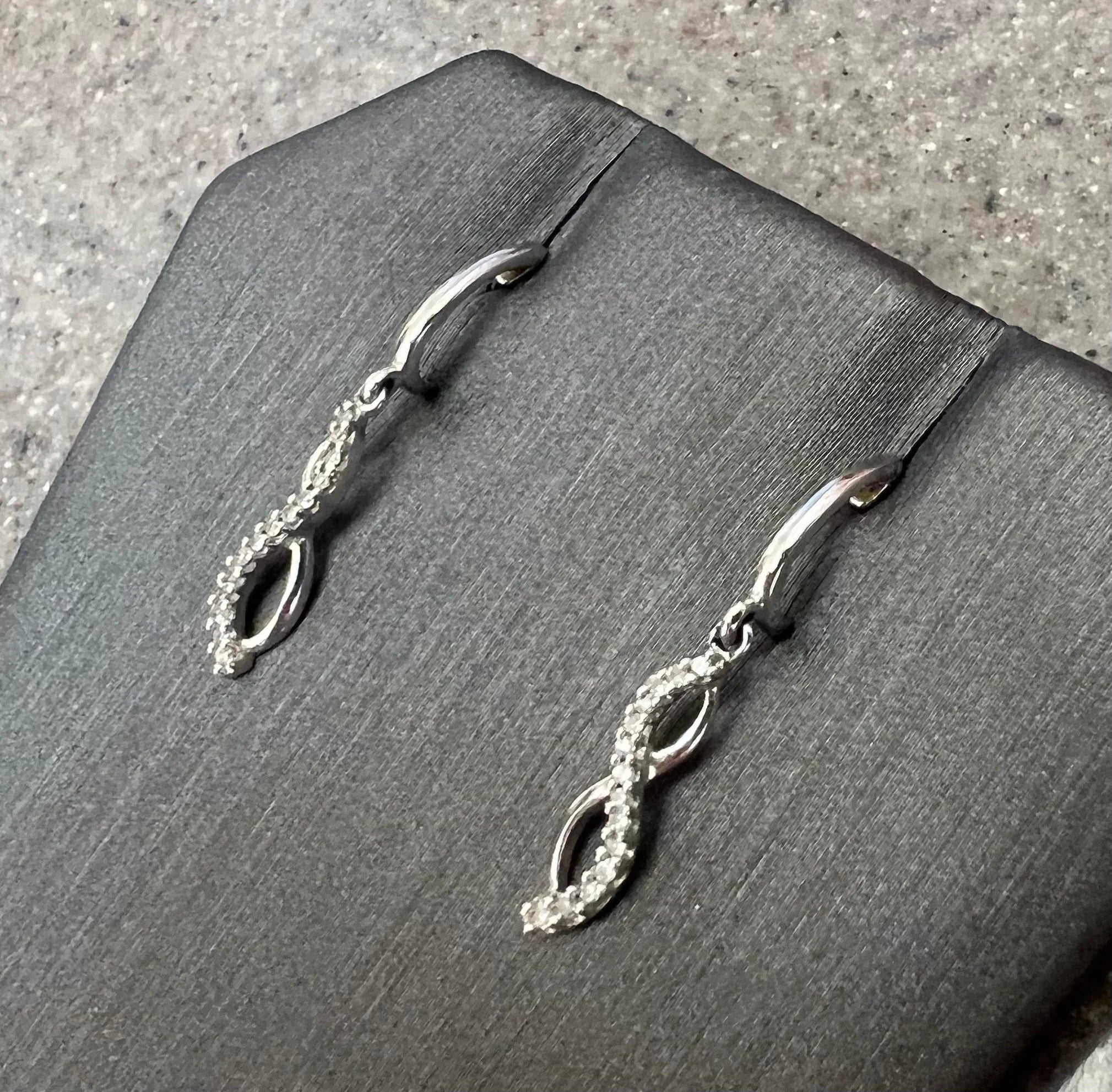 Vintage 10K White Gold Diamond Drop Dangle Earrings