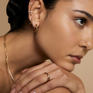 Stunning Gold Crossover Illusion Band Ring - Elevate Your Elegance!.