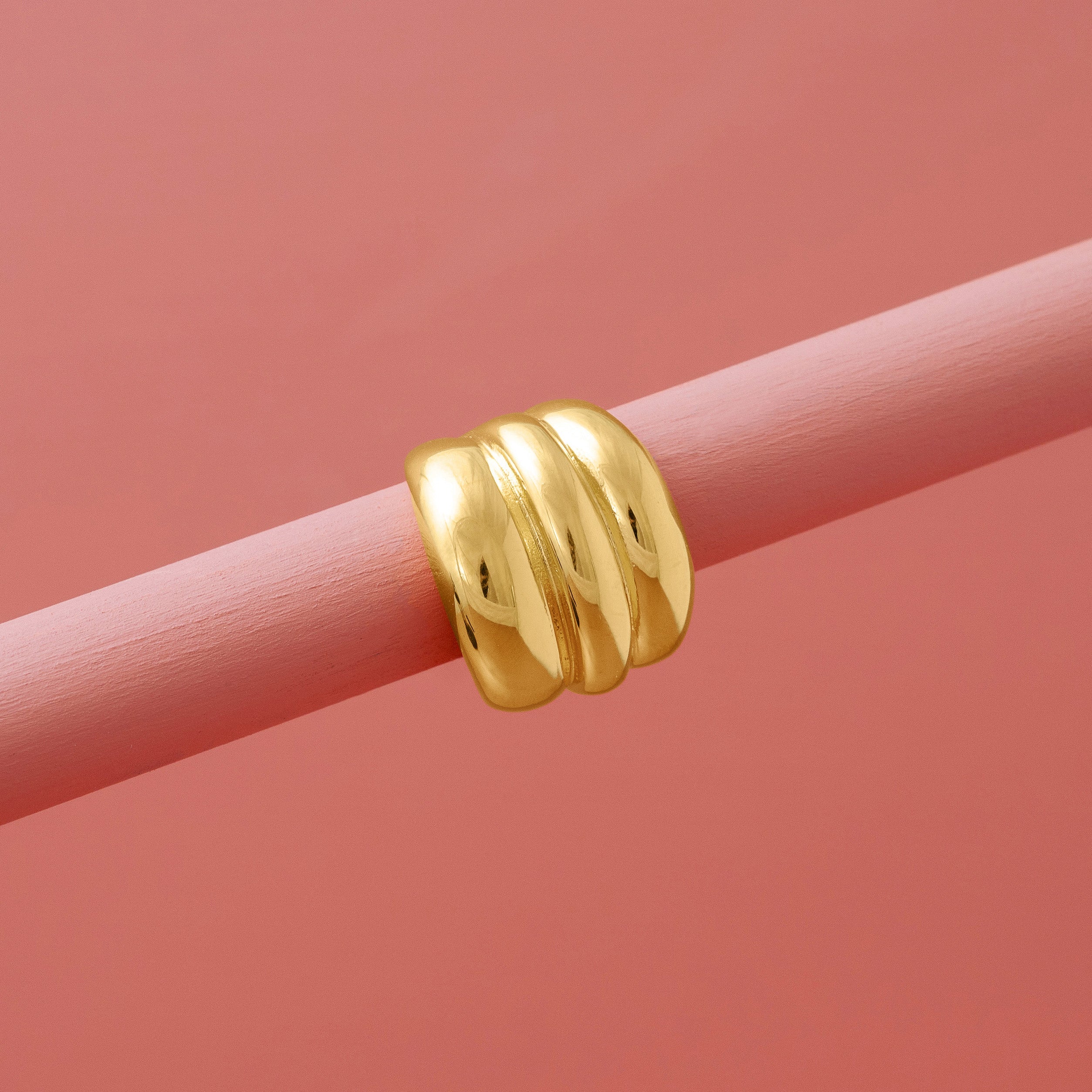 CHUNKY GOLD RIPPLE RING