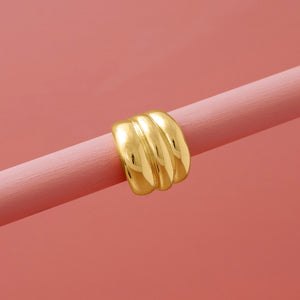 CHUNKY GOLD RIPPLE RING