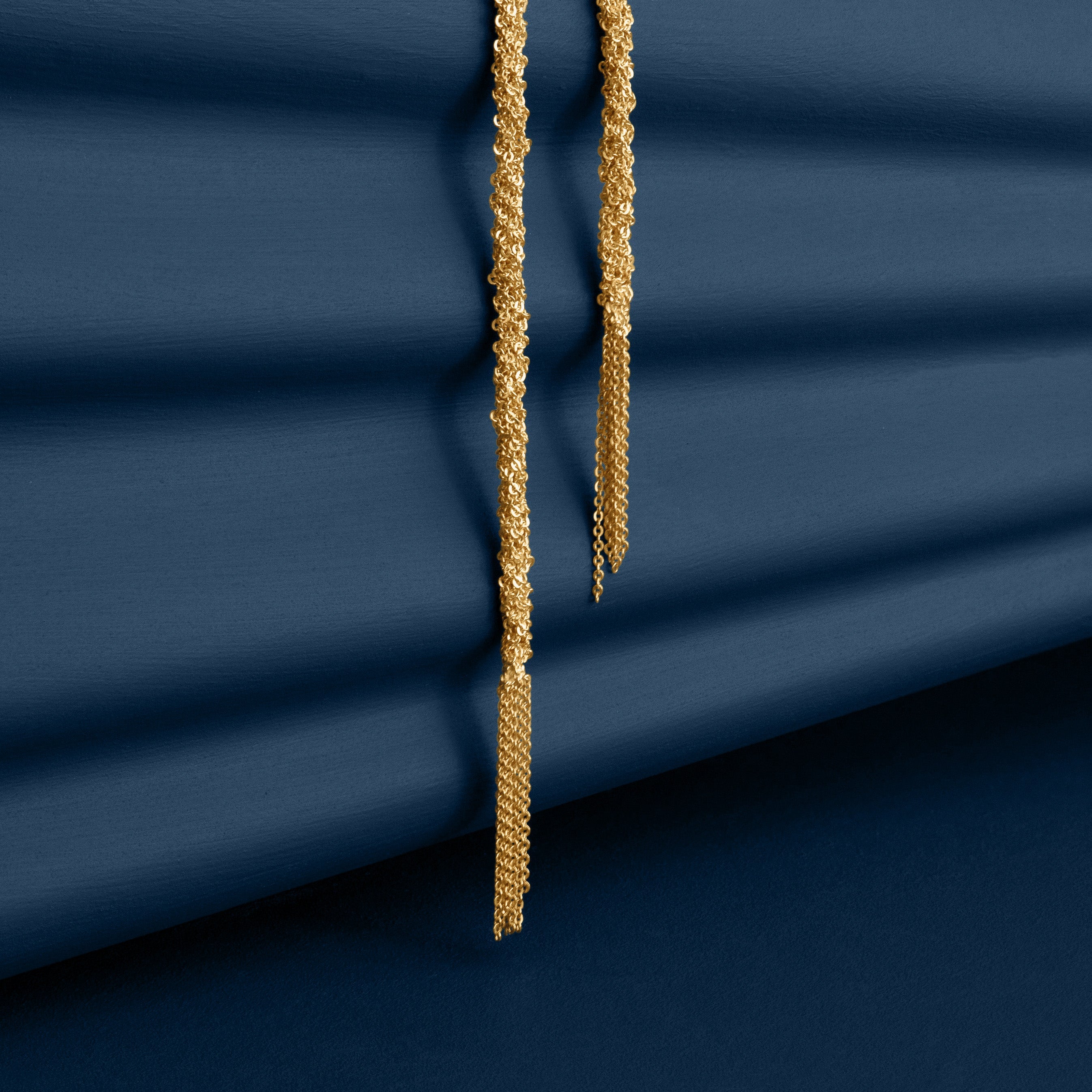 GOLD WOVEN THREAD LARIAT KNOT NECKLACE