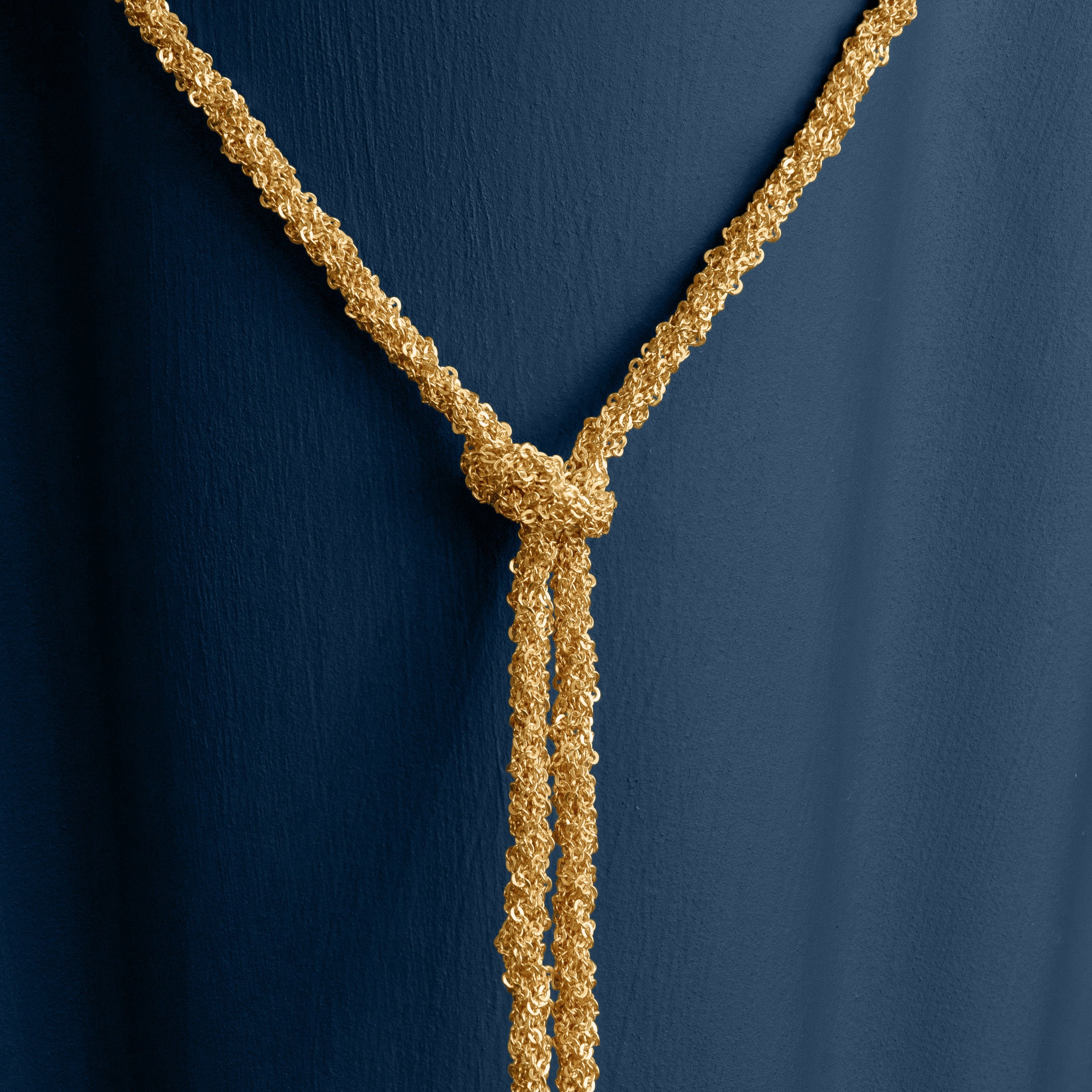 GOLD WOVEN THREAD LARIAT KNOT NECKLACE