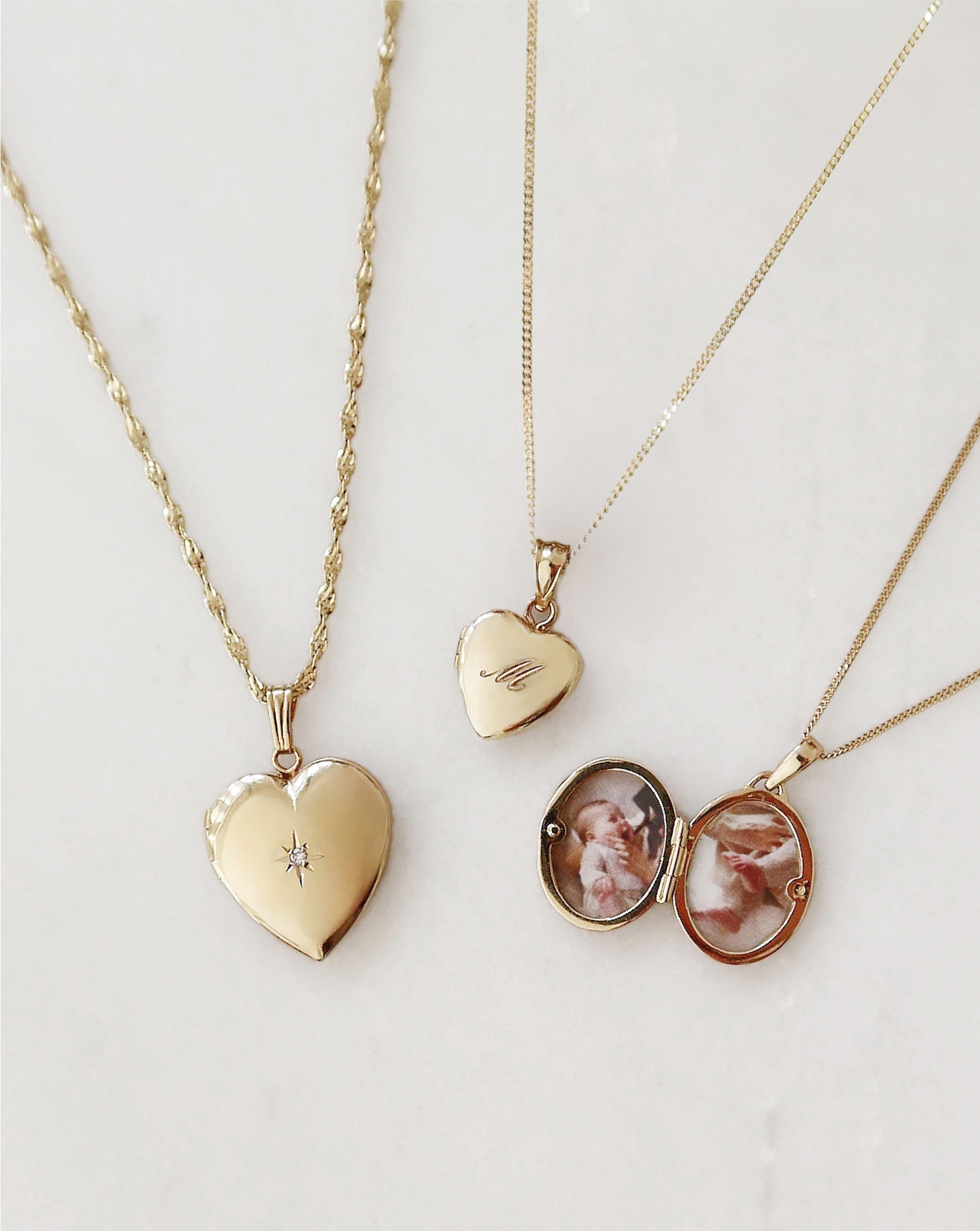 Charming Mini Heart Locket - A Delightful Keepsake Pendant.