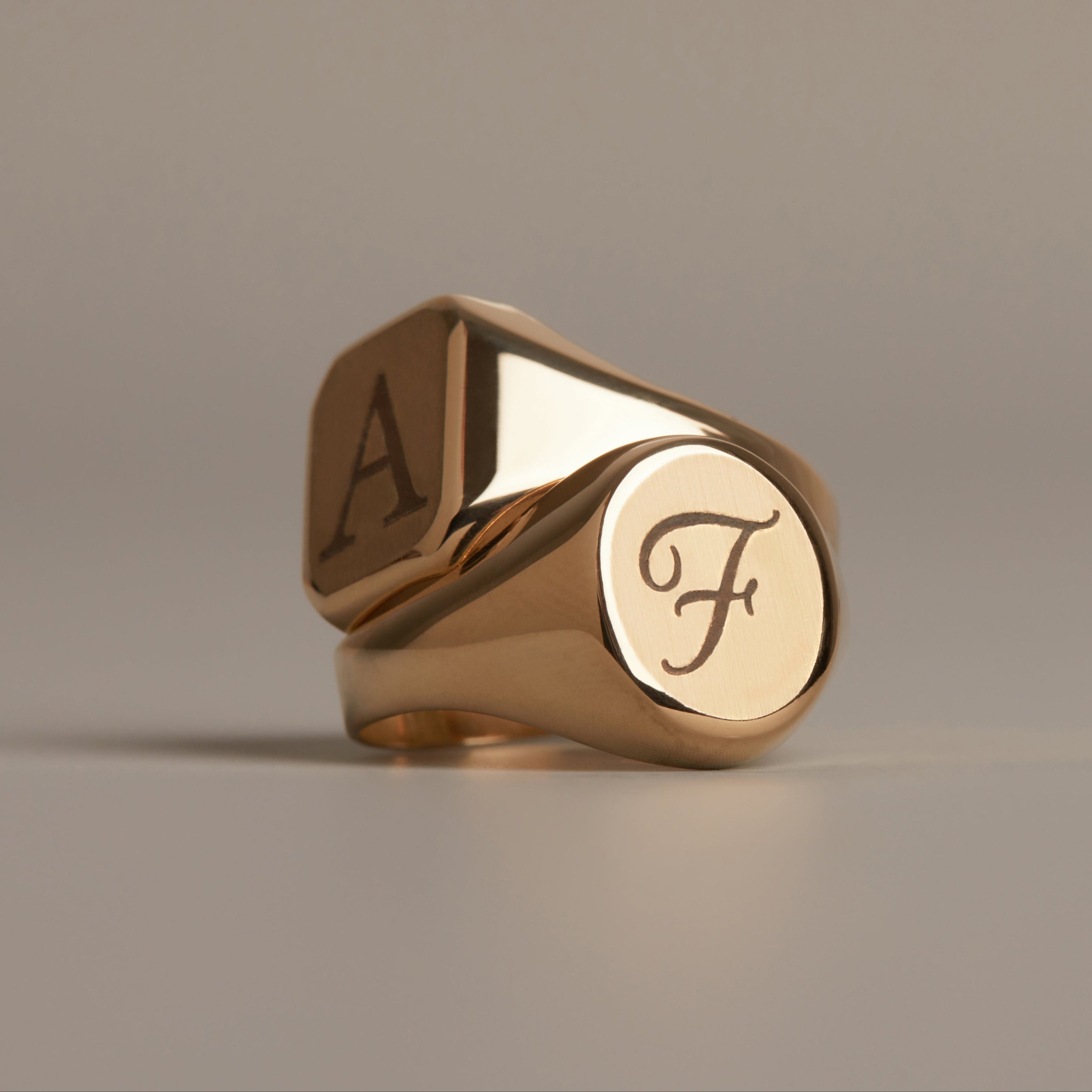 Round Signet Ring NikNenz™ Premium Gold & Diamonds