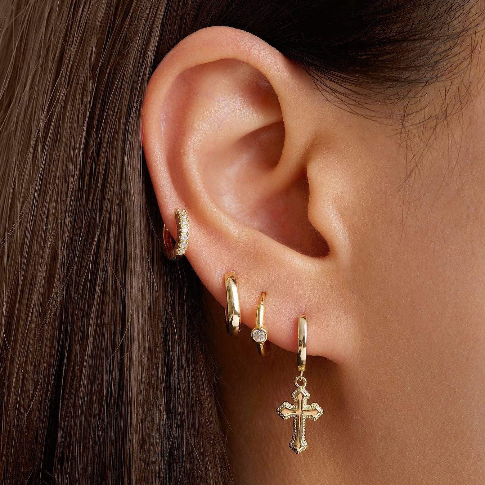 Elegant 14K Gold Bezel Diamond Huggie Hoop Earrings - Perfect Gift for Mom.