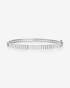 Elegant Fluted Gold Bangle - Timeless Luxury Accessory.