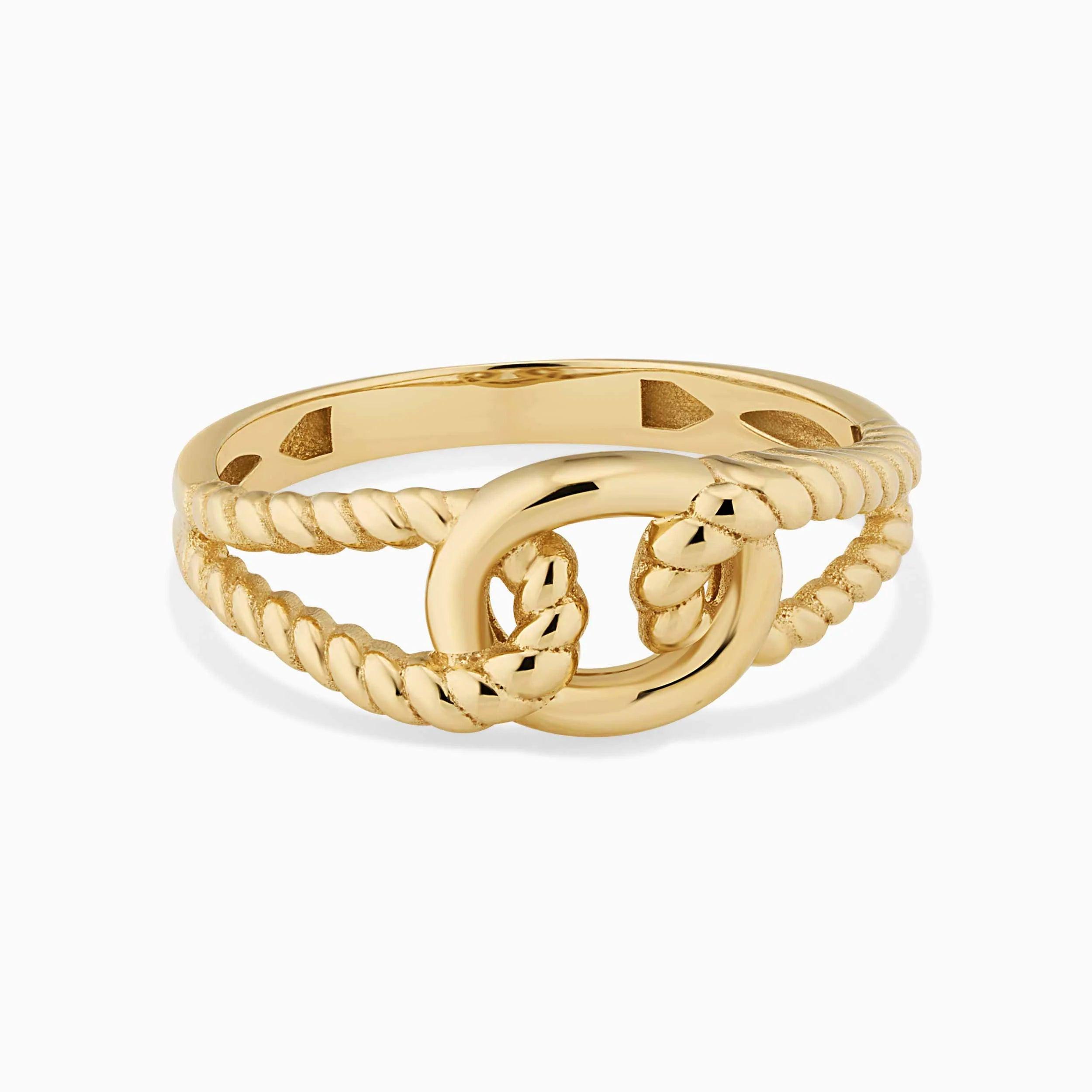 Elegant Marina Ring - A Timeless Statement Piece.