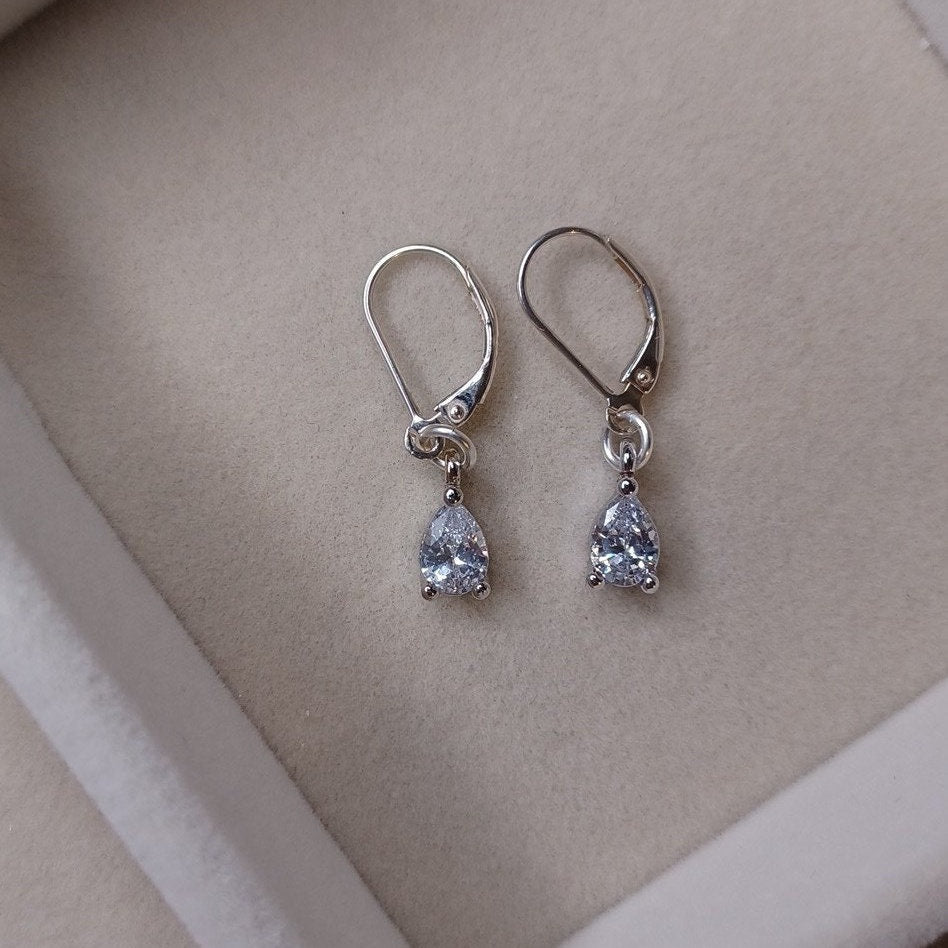 Teardrop Cubic Zirconia Earrings: 925 Sterling Silver Leverback Dangle