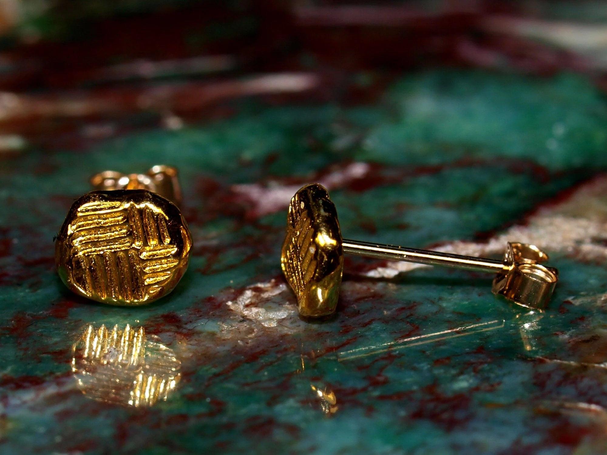 Elegant 24K Gold 5mm Textured Line Stud Earrings - Minimalist Solid Gold Discs.