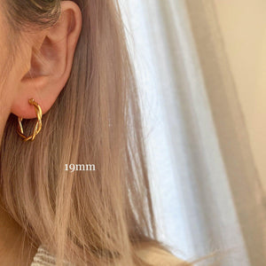 Stunning 18K Gold Plated Titanium Twist Hoop Earrings - Hypoallergenic Minimalist Elegance.