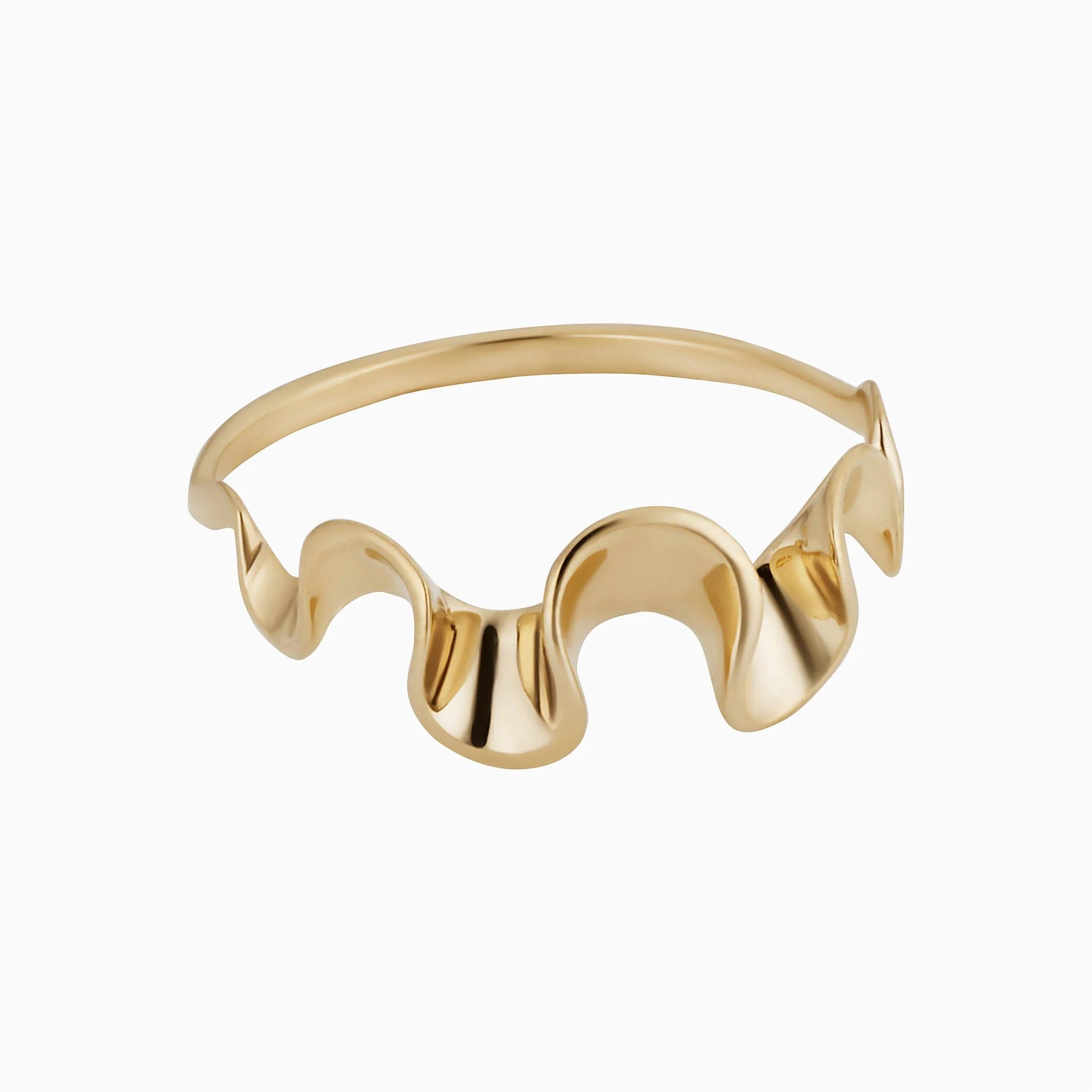 Elegant Gold Ribbon Ring - A Timeless Accessory.