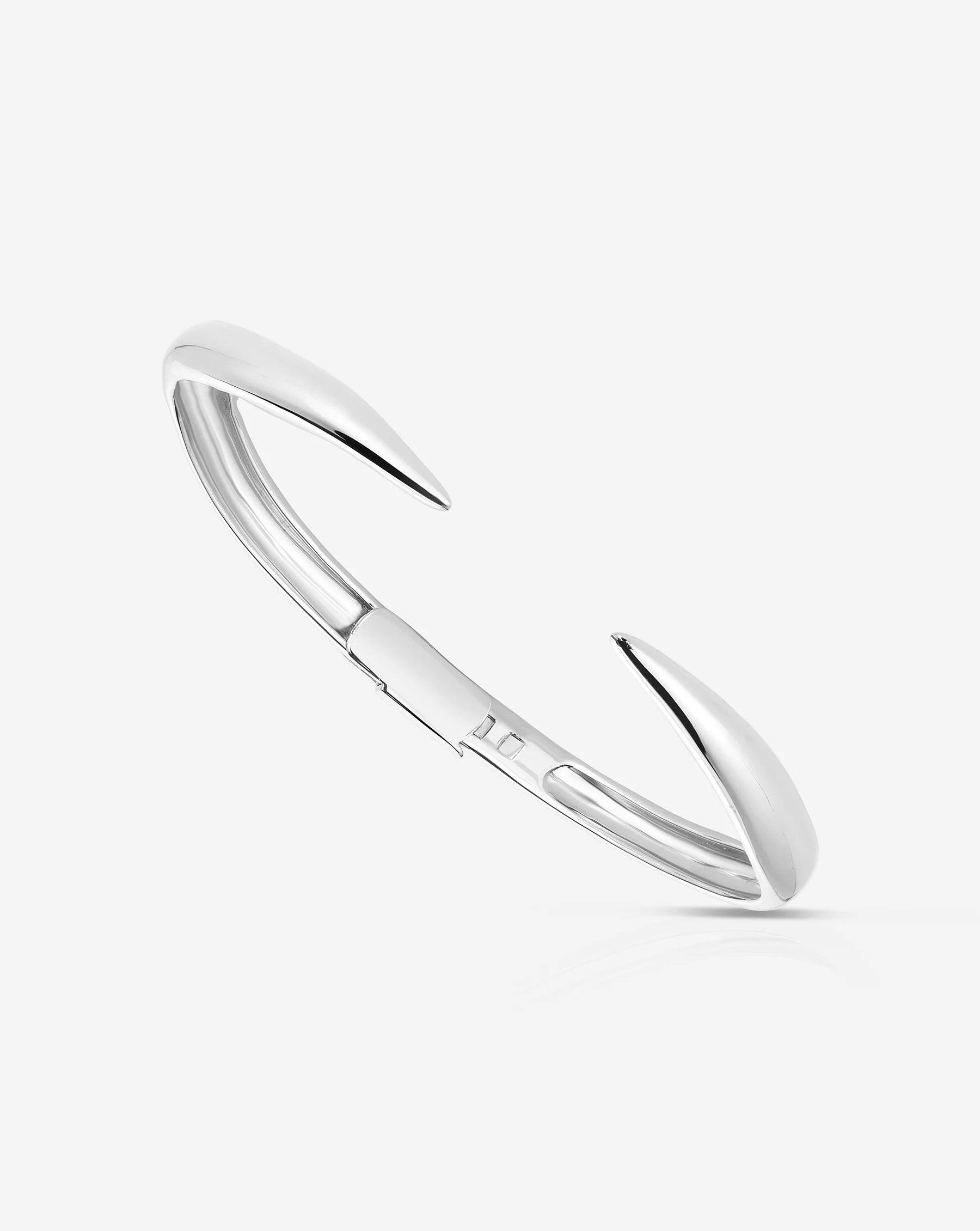Elegant Gold Claw Cuff Bracelet – A Statement of Luxury.