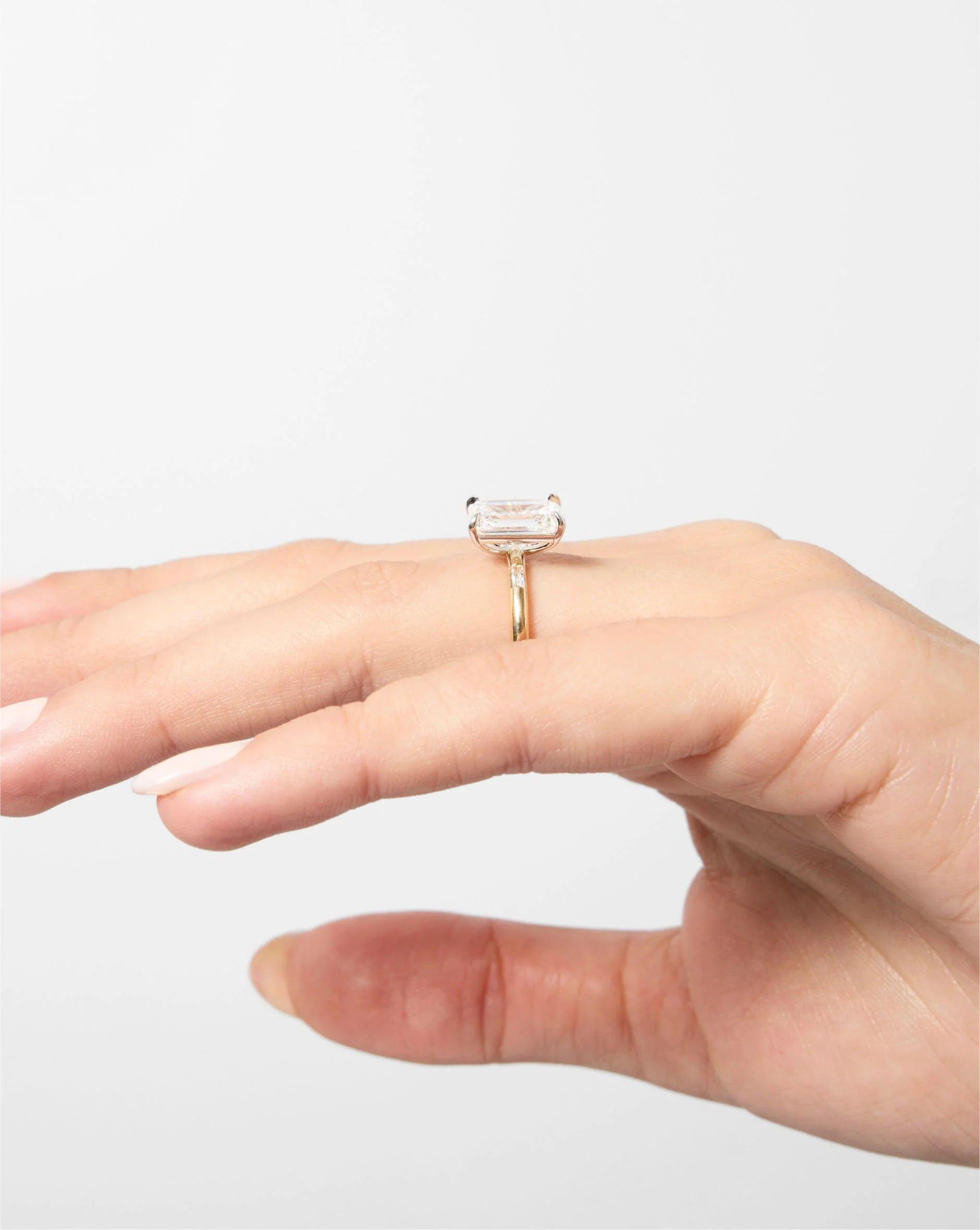 Stunning 3.56ct Emerald & Diamond Cloud Inlay Baguette Ring in 14K Gold - Perfect Engagement Ring!.