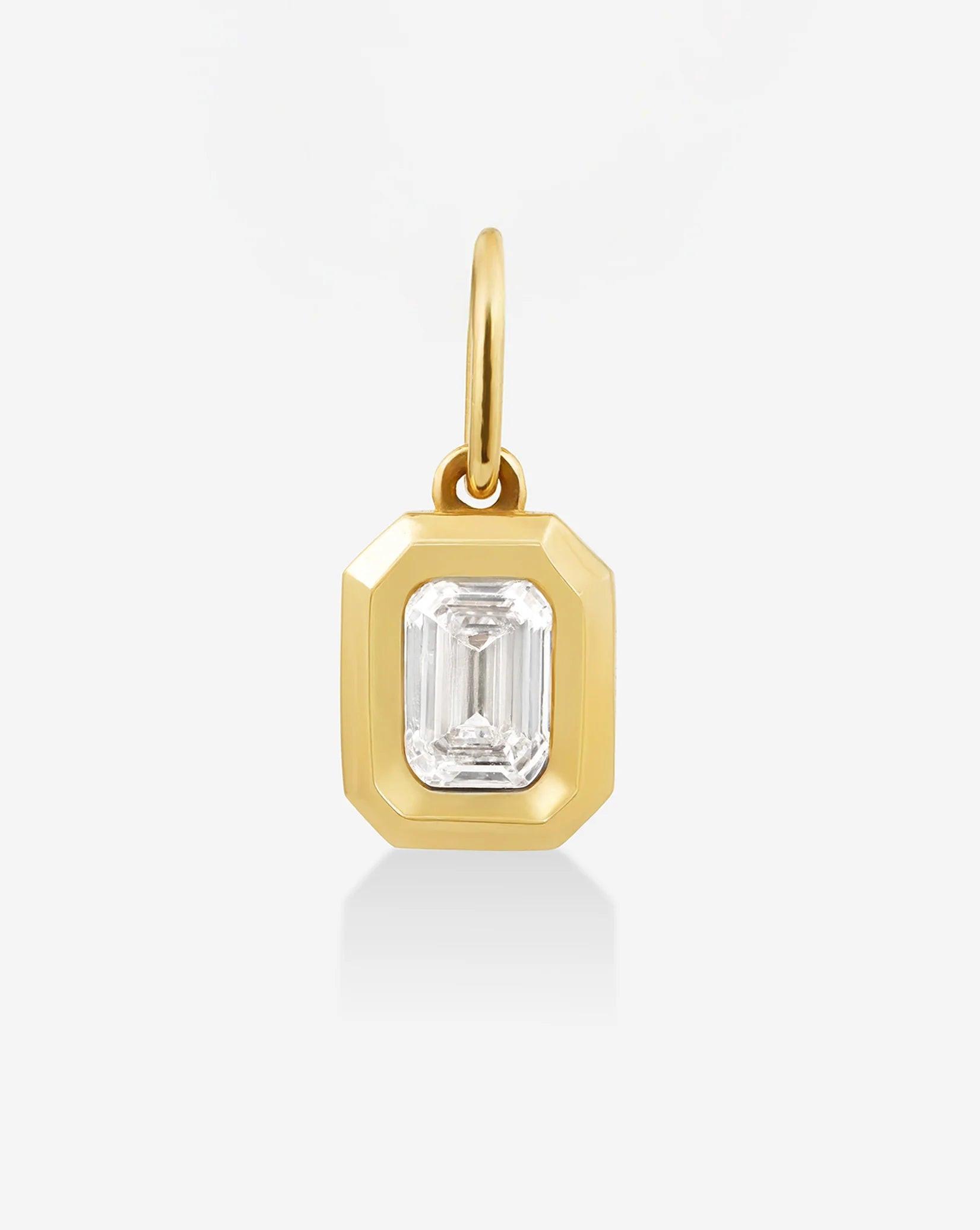 Elegant Framed Lab-Diamond Pendant for Timeless Style.