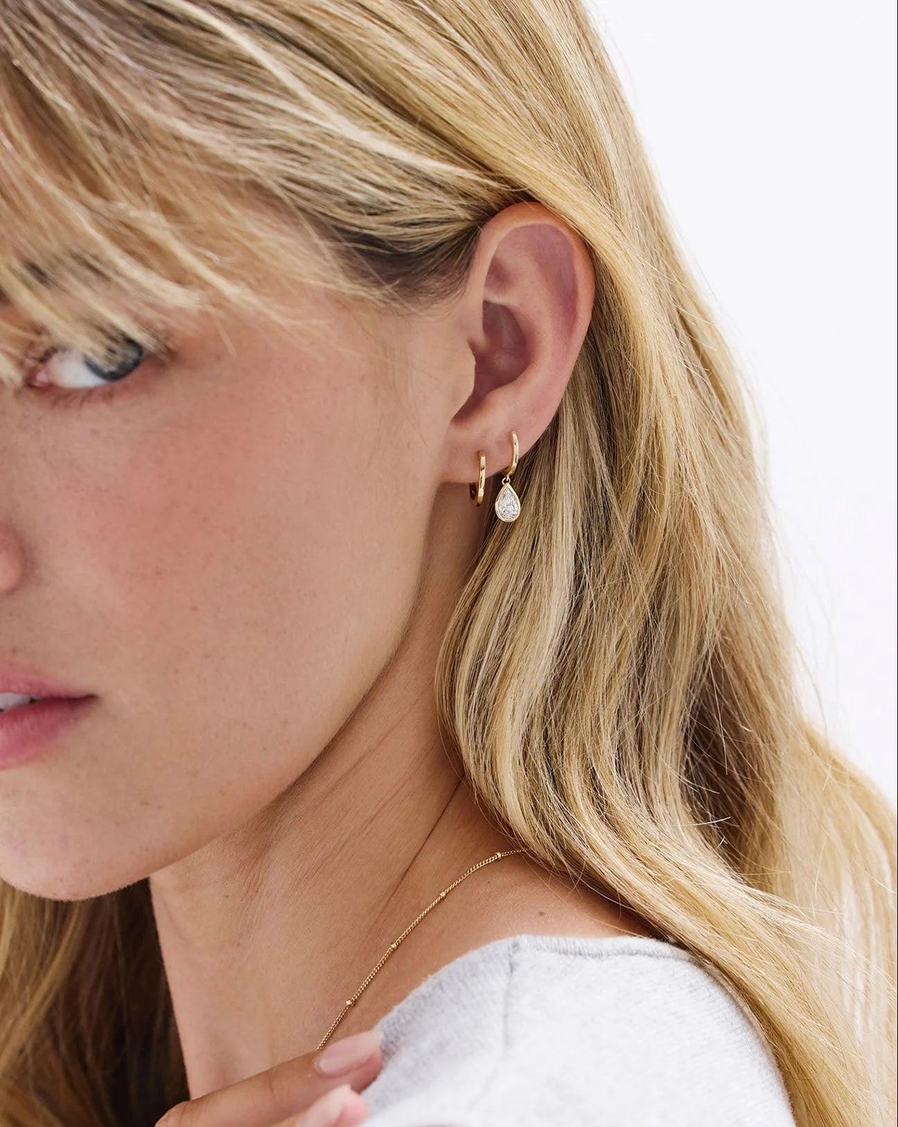 Elegant Classic Gold Huggie Earrings for Timeless Style.