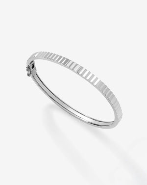 Elegant Fluted Gold Bangle - Timeless Luxury Accessory.