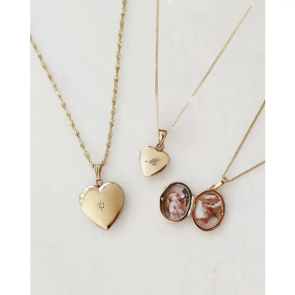 Charming Mini Heart Locket - A Delightful Keepsake Pendant.