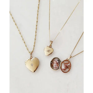 Charming Mini Heart Locket - A Delightful Keepsake Pendant.
