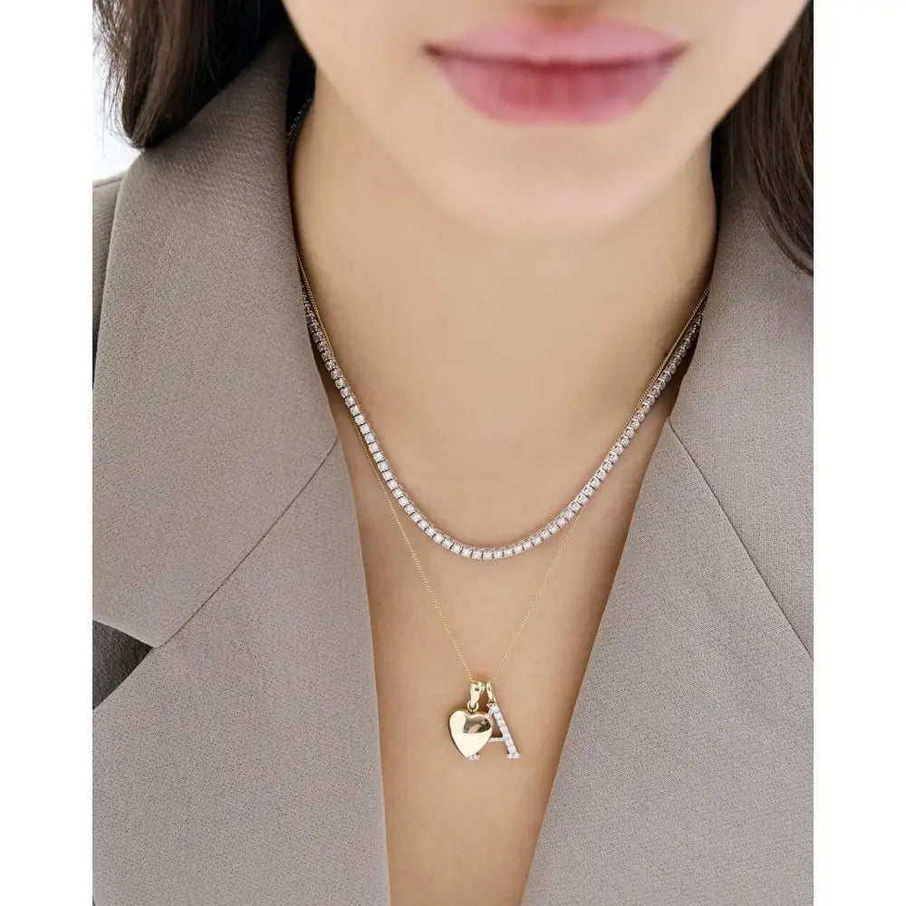 Charming Mini Heart Locket - A Delightful Keepsake Pendant.