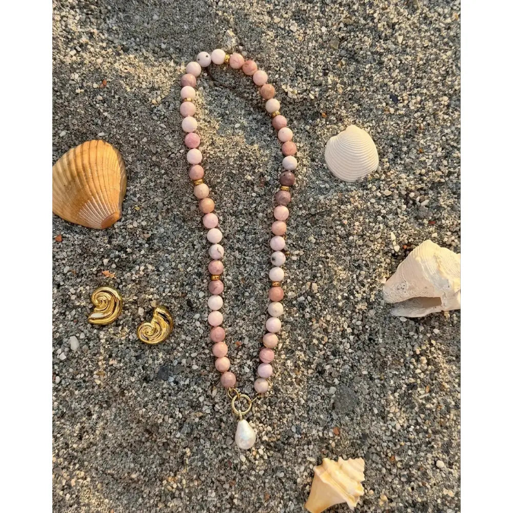 Chic Pink Paloma Necklace: Elevate Your Style with Elegance.