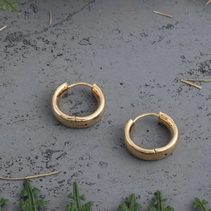 Chunky 14K Solid Gold Hoop Earrings - Timeless Classic Elegance.