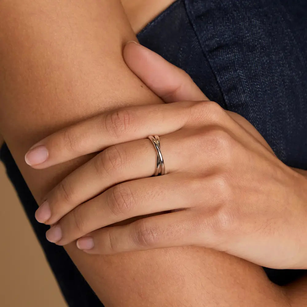 Crossover Illusion Band Ring in Silver