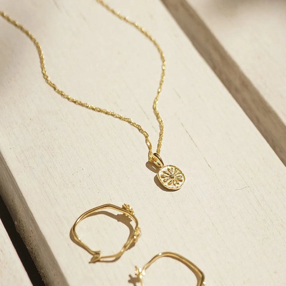 Daisy Flower Necklace 18Ct Gold Plate