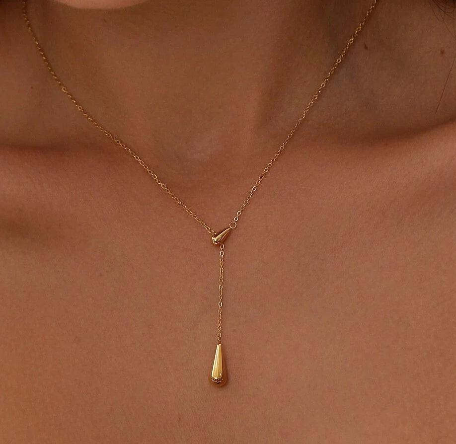 Elegant 18K Gold Plated Teardrop Minimalist Pendant Necklace.