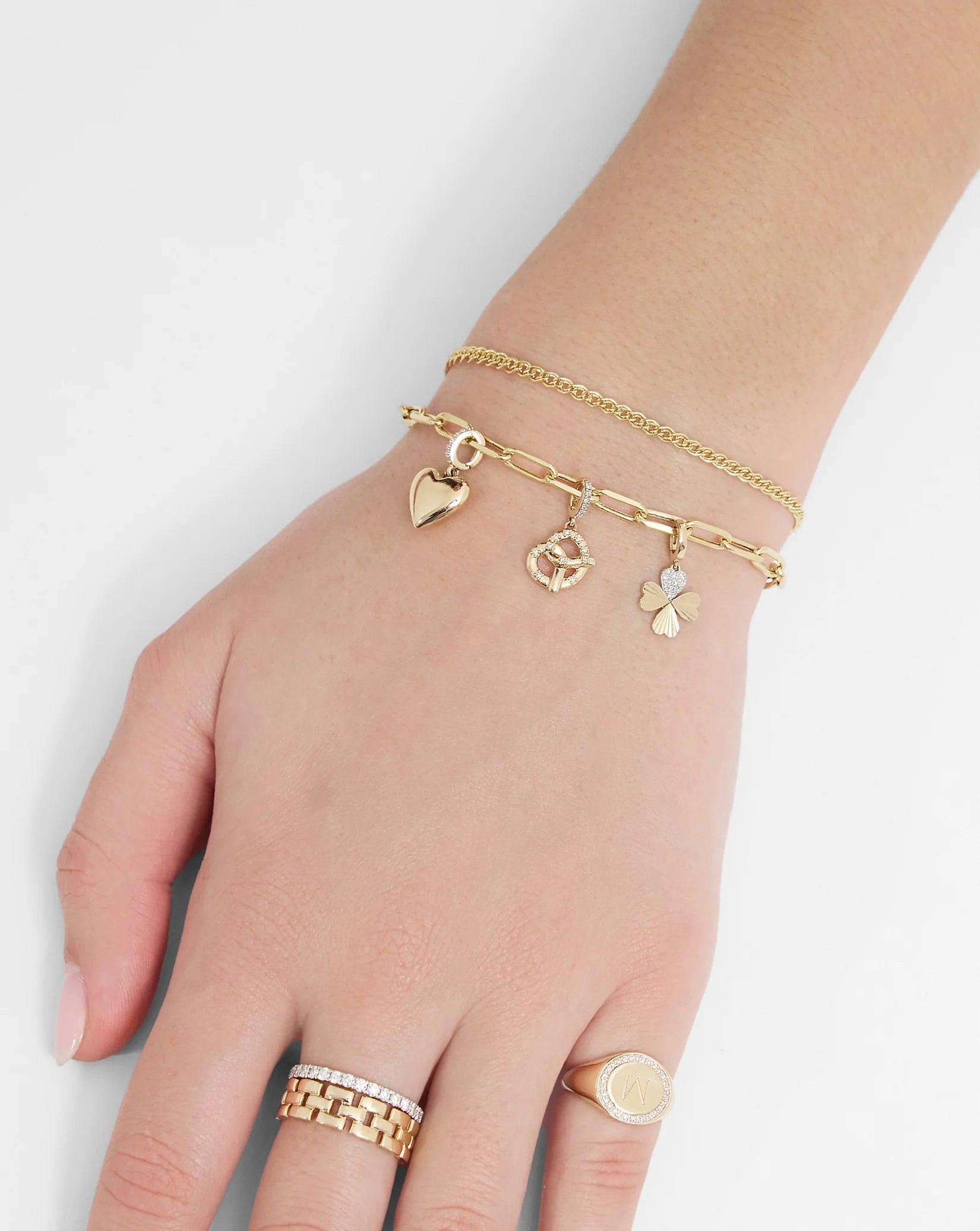 Stylish Paperclip Chain Bracelet - Modern Elegance for Every Occasion.