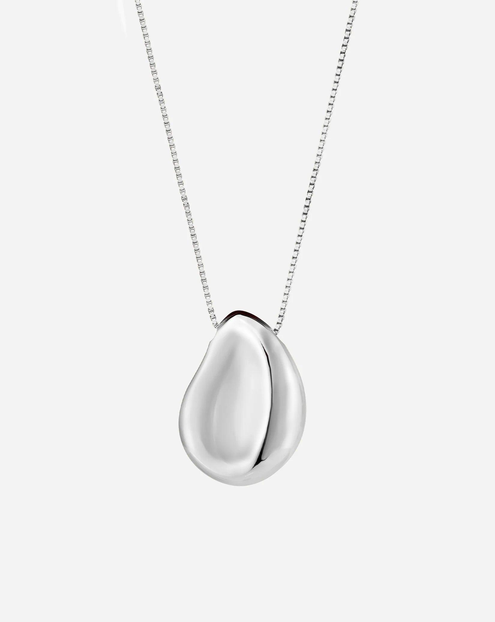 Elegant Forma Pendant Necklace - A Timeless Statement Piece.