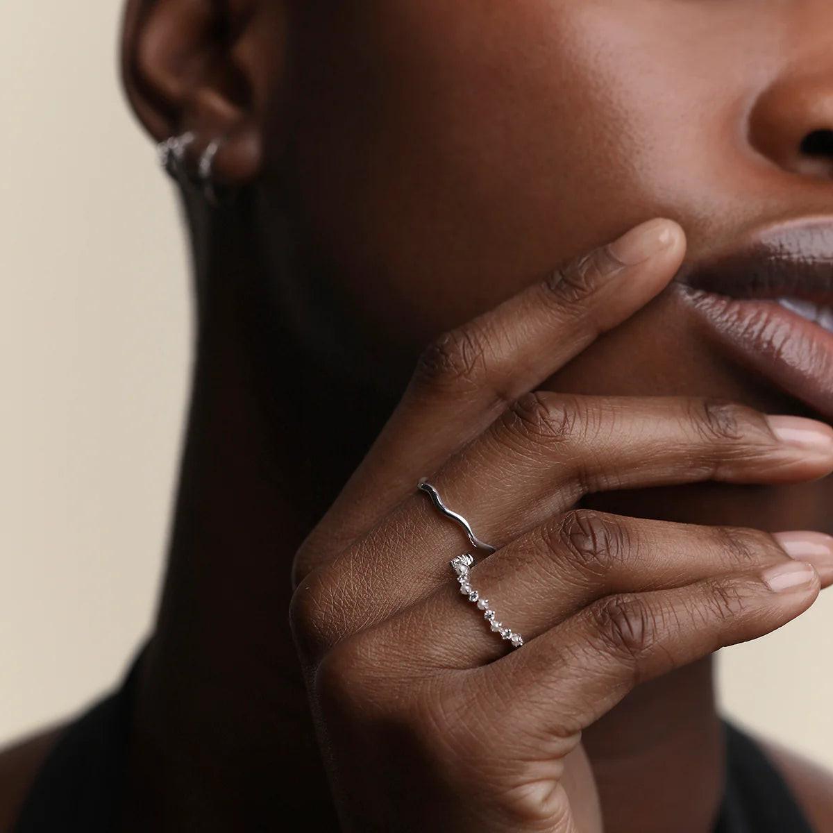 Elegant Scalloped Band Ring in Luxurious Solid White Gold.