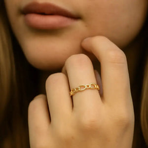 Dainty 14K Yellow Gold Cuban Link Ring – Elegant Chain Style for Everyday Luxury and Perfect Gift for Her.