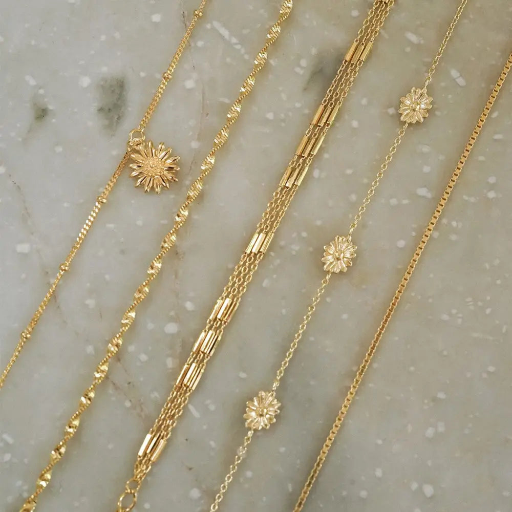 Daisy Chain Flower Bracelet 18Ct Gold Plate