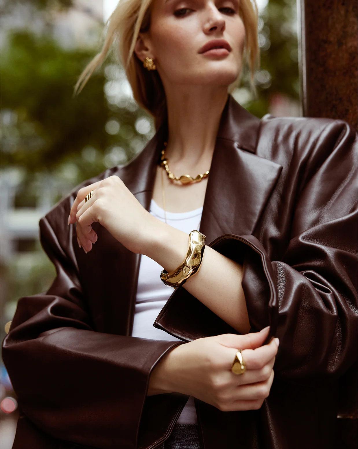 Elegant Forma Bangle - Timeless Style for Every Occasion.