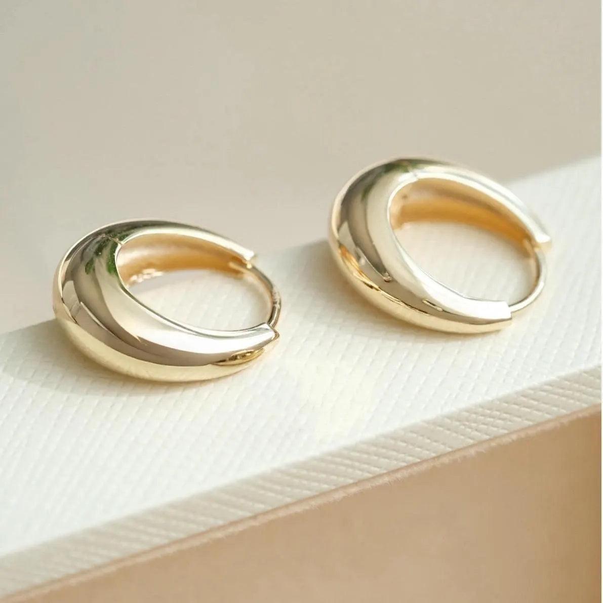 Elegant 14K Solid Gold Tapered Oval Huggie Hoop Earrings for Daily Wear.