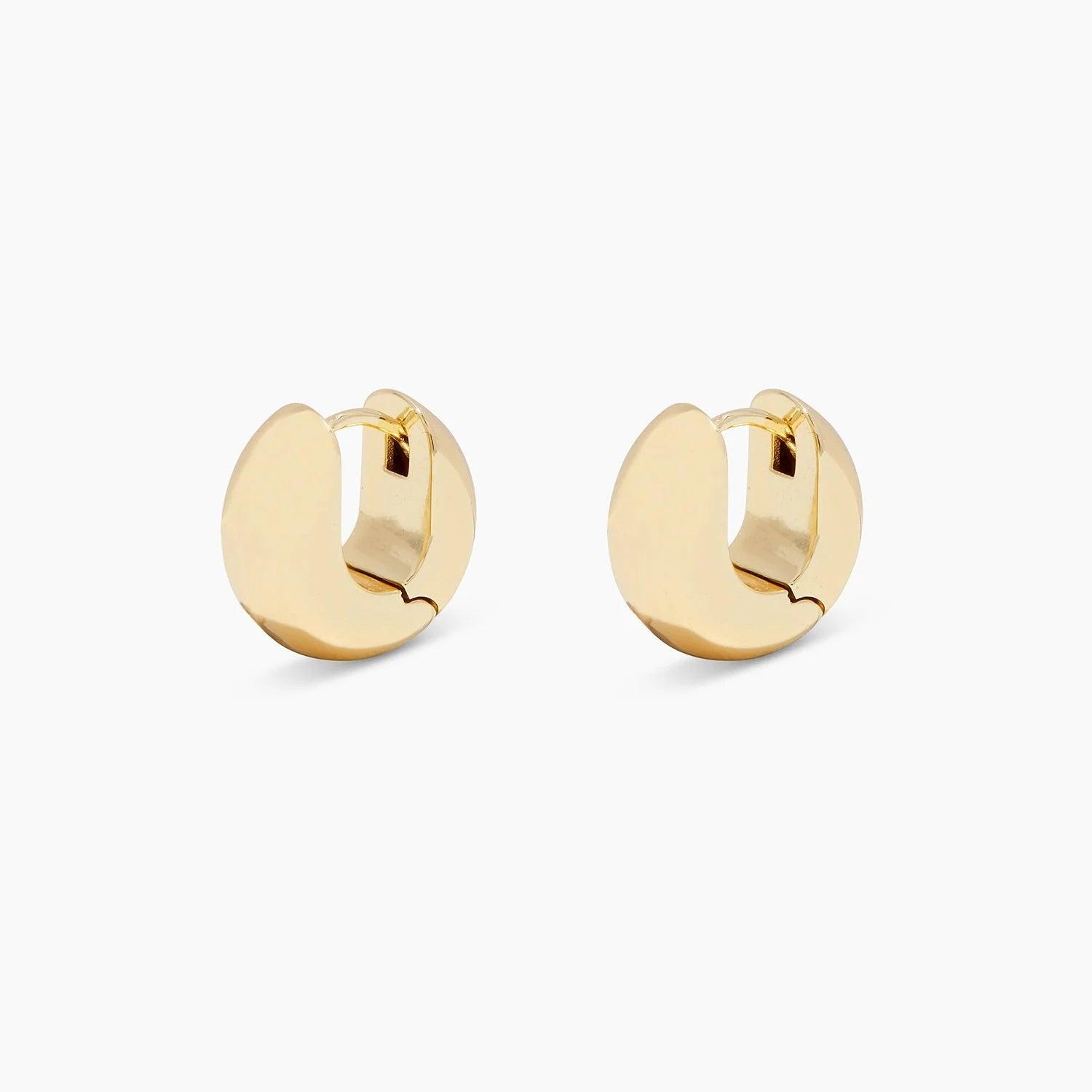 14K Solid Gold Chunky Huggie Earrings – Stylish Thick Hoops for Everyday Elegance & Special Occasions.