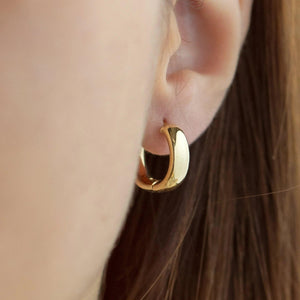 Chunky 14K Solid Gold Hoop Earrings - Timeless Classic Elegance.