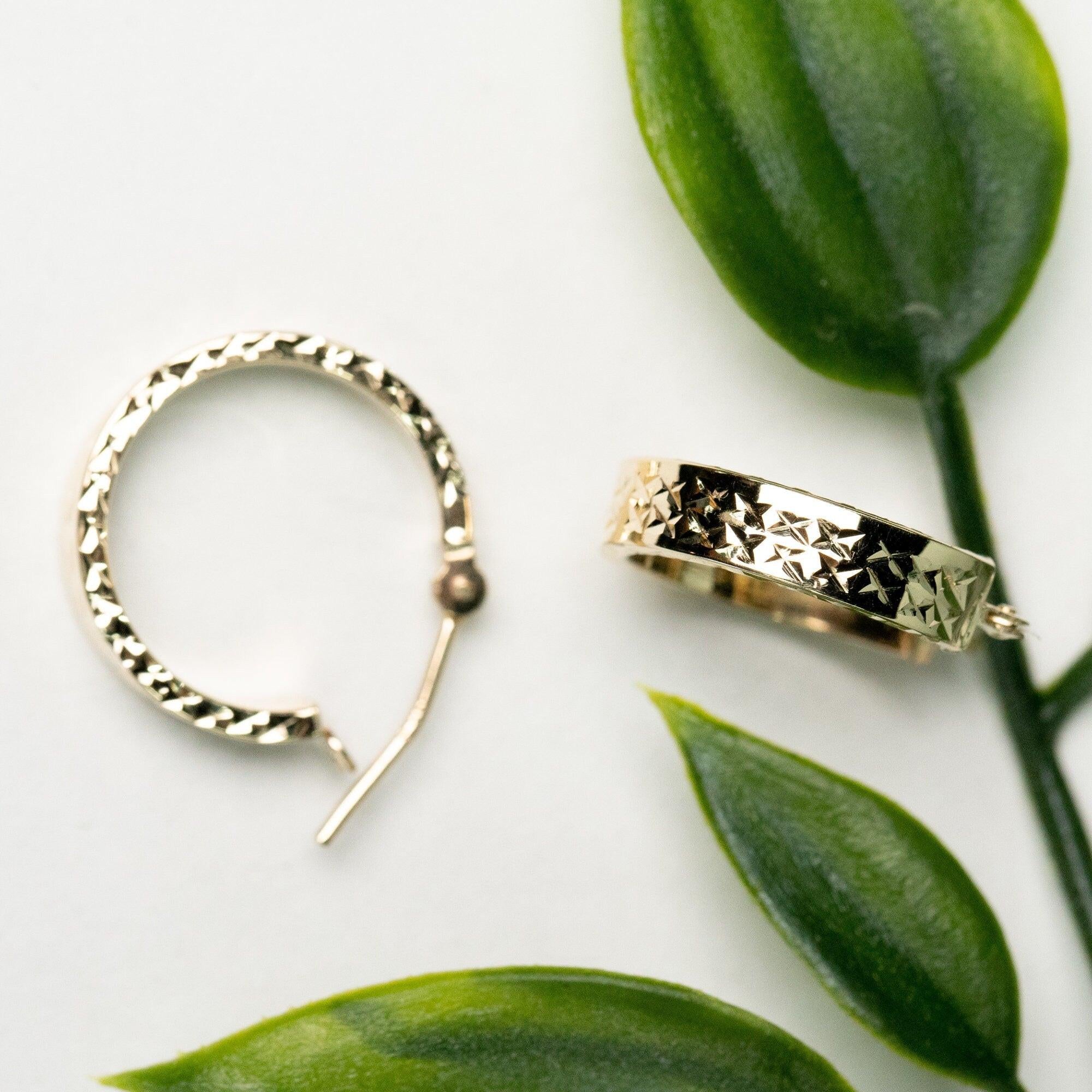 Elegant 14K Solid Gold Hoop Earrings with Diamond Cut Design – Textured Hoops for Women.