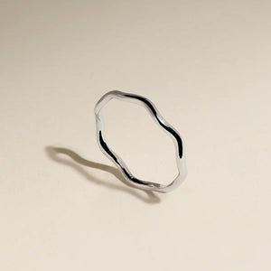 Elegant Scalloped Band Ring in Luxurious Solid White Gold.