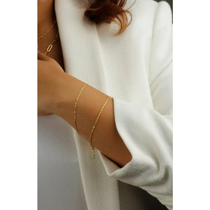 Elegant 10K Solid Gold Twisted Chain Bracelet - Dainty and Stackable Everyday Essential for Women.