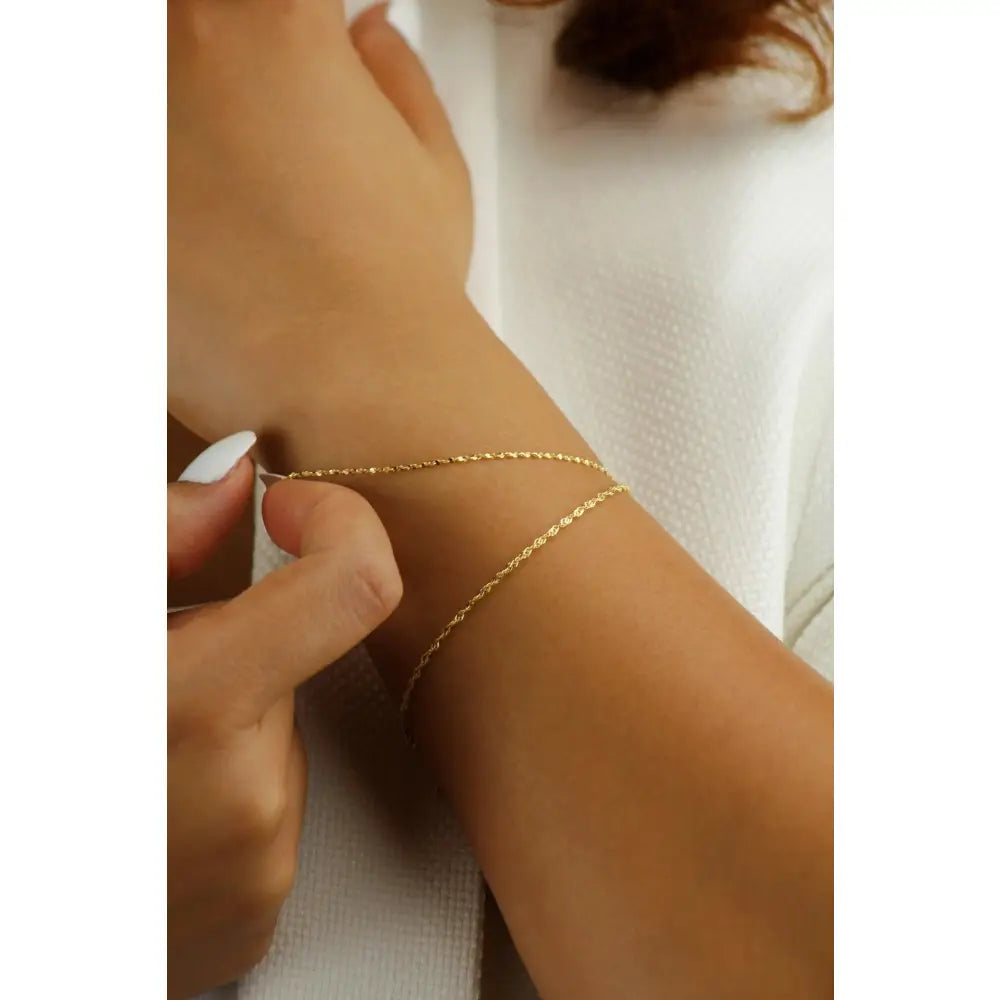 Elegant 10K Solid Gold Twisted Chain Bracelet - Dainty and Stackable Everyday Essential for Women.