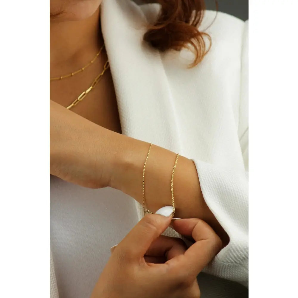 Elegant 10K Solid Gold Twisted Chain Bracelet - Dainty and Stackable Everyday Essential for Women.