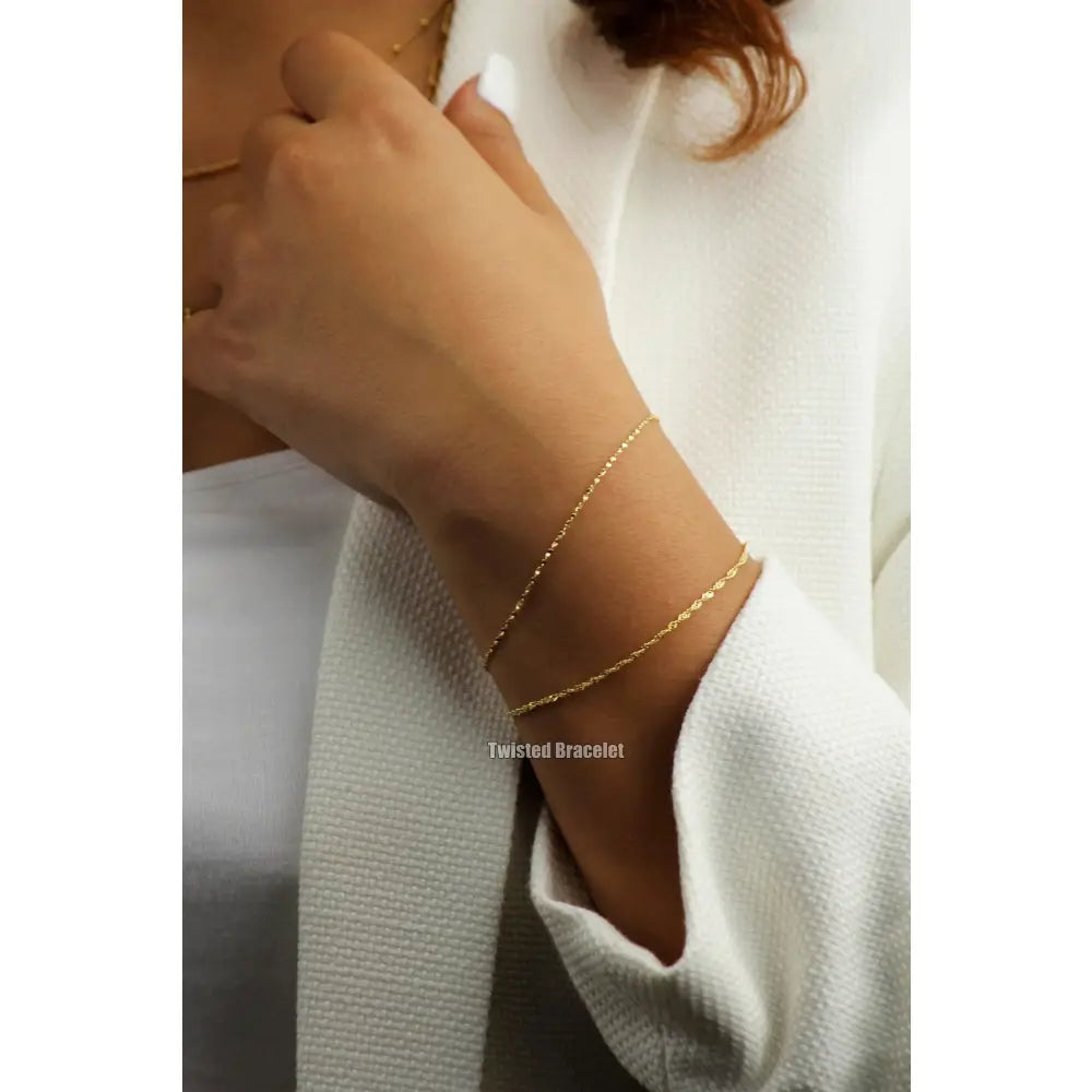 Elegant 10K Solid Gold Twisted Chain Bracelet - Dainty and Stackable Everyday Essential for Women.