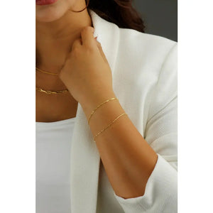 Elegant 10K Solid Gold Twisted Chain Bracelet - Dainty and Stackable Everyday Essential for Women.