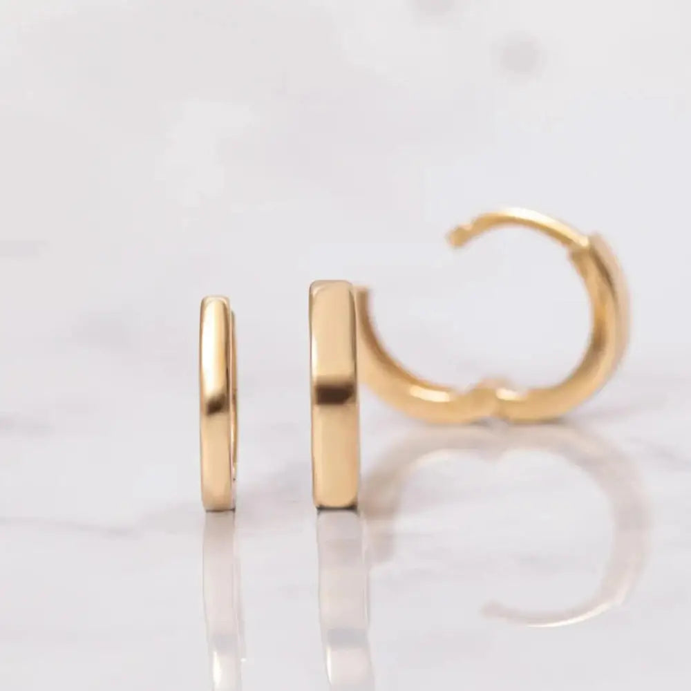 Elegant 14K & 18K Solid Gold Huggie Hoop Earrings - Perfect Everyday Gift for Mom.