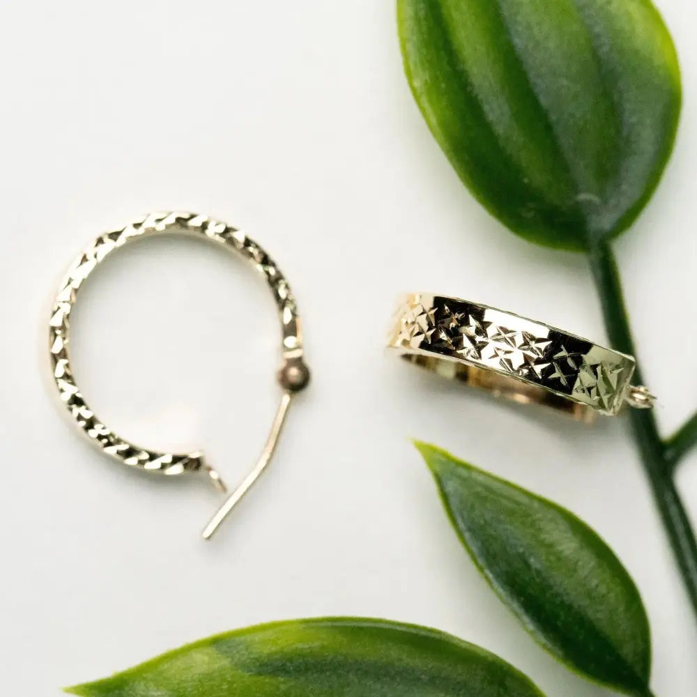 Elegant 14K Solid Gold Hoop Earrings with Diamond Cut Design – Textured Hoops for Women.
