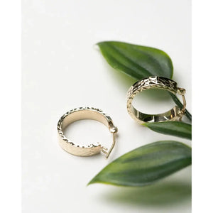 Elegant 14K Solid Gold Hoop Earrings with Diamond Cut Design – Textured Hoops for Women.