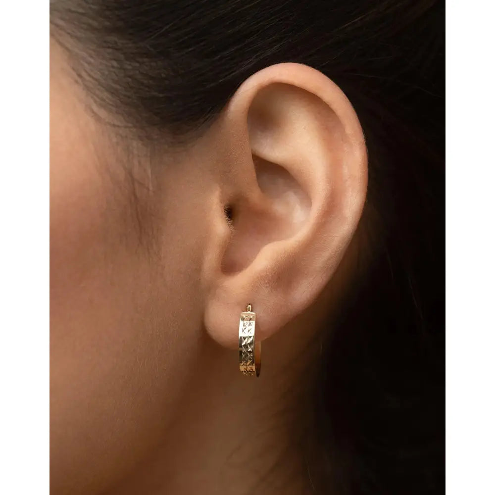 Elegant 14K Solid Gold Hoop Earrings with Diamond Cut Design – Textured Hoops for Women.