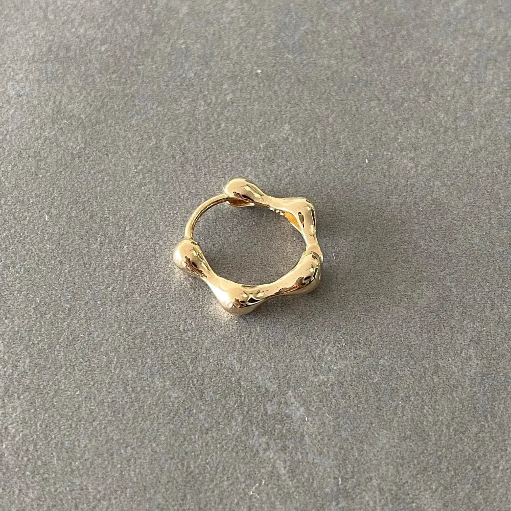 Elegant 14K Solid Gold Huggie Hoop Earrings - 15.5mm Hinged Design for Women.